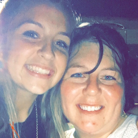 Meet your Posher, Julie - Picture 2 of 2